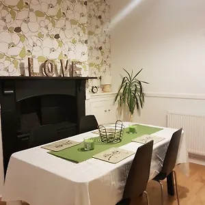 Tynant House- Modern 3 Bed House- Centre And Free Parking Cardiff